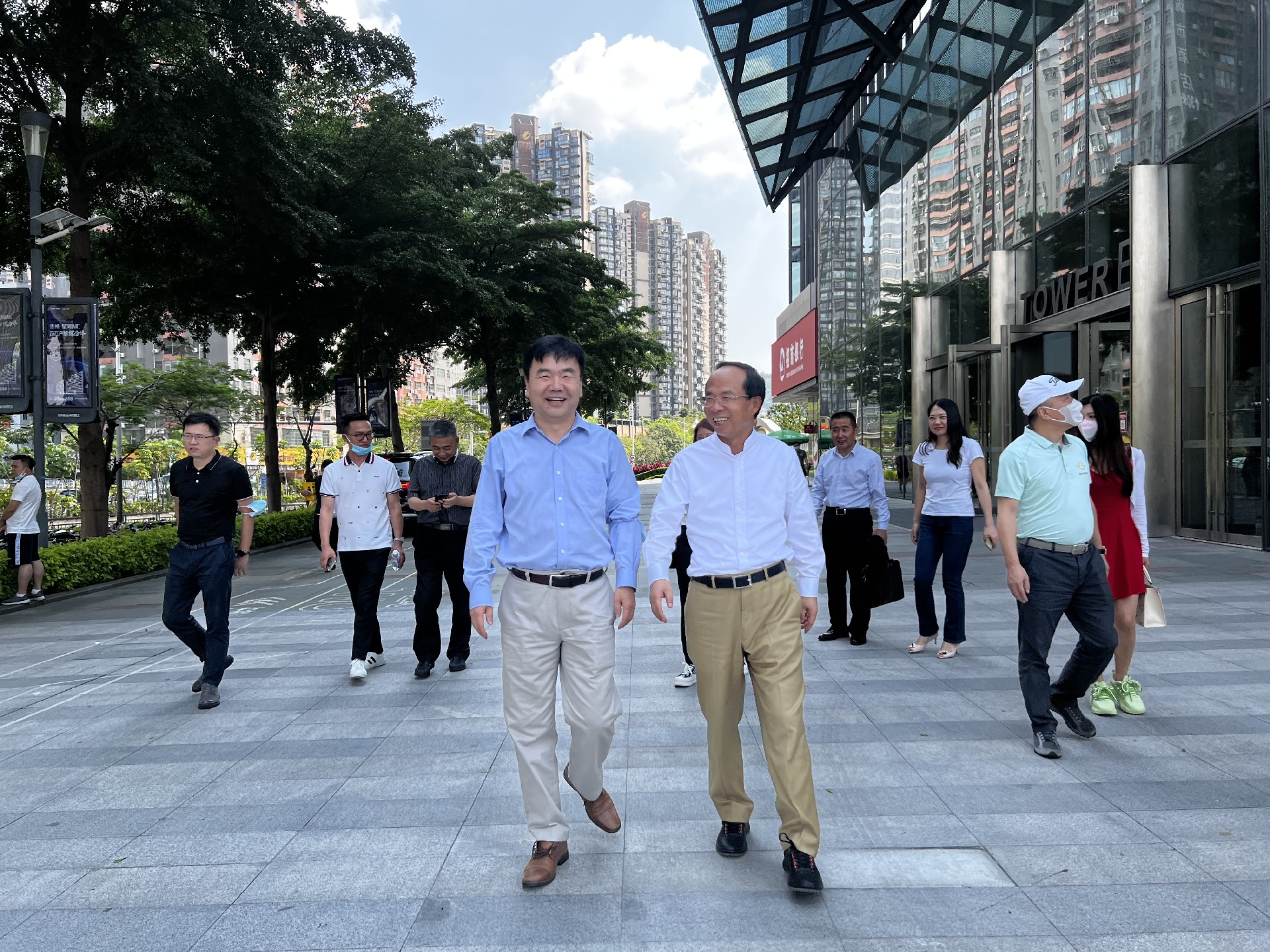 南開校友會周達(dá)會長一行蒞臨光子晶體科技參觀交流
