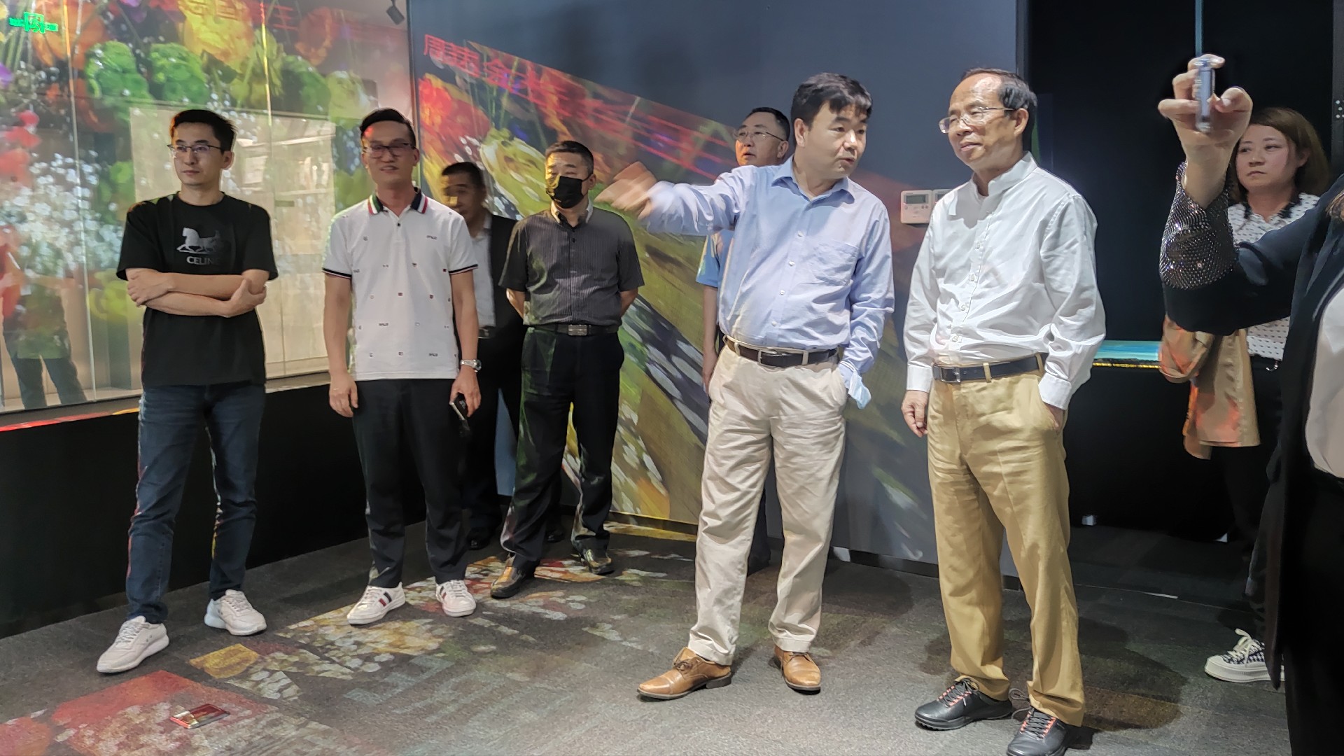 南開校友會周達(dá)會長一行蒞臨光子晶體科技參觀交流