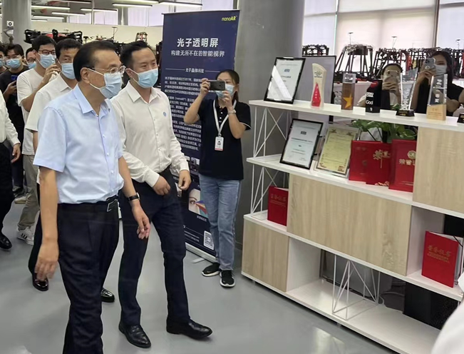克強(qiáng)總理在光子晶體科技的分分秒秒
