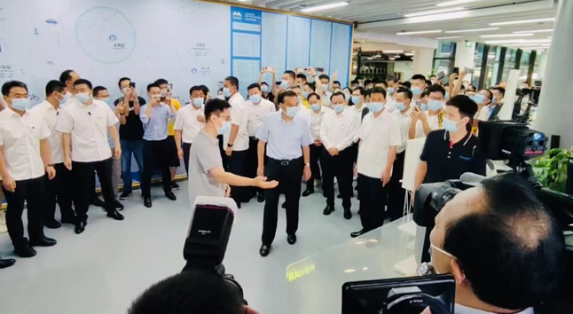 克強(qiáng)總理在光子晶體科技的分分秒秒