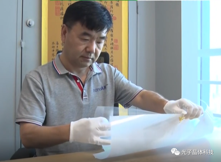 世界上第一臺透明投影電視亮相CES