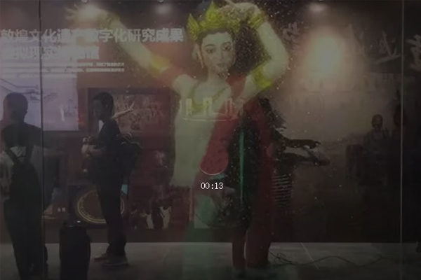 光子芯片透明屏讓壁畫人物“活起來”